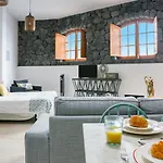 El Charco Hotel