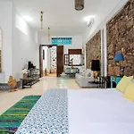 El Charco Hotel 3*
